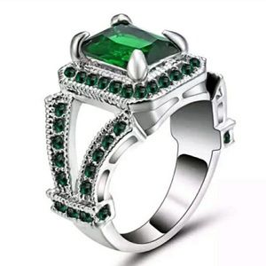 10K White gold filled Green Emerald Gorgeous Ring